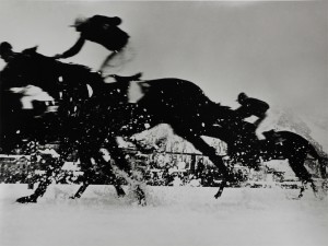 3_Philipp Giegel, Pferderennen auf dem zugefrorenen Obersee, Schweiz, 1955 (©Philipp Giegel, Esther Woerdehoff Paris).jpg