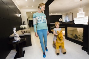LaurenGreenfield_Ilona_at_home_with_her_daugther_Moscow2012.jpg