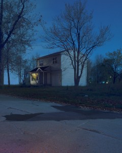 Todd-Hido,-#2319-b,-1999-From-the-series-House-Hunting.-Courtesy-Galerie-Les-filles-du-calvaire_web.jpg