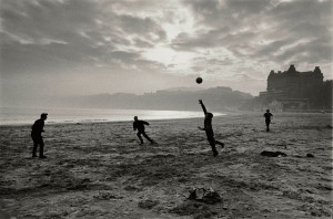3_Fisherman-Playing-during-their-Lunch-Break,-Scarborough,-Yorkshire,-1967-©-Don-McCullin_web.jpg