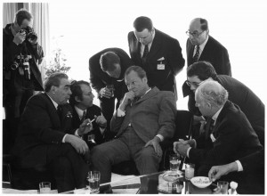 03 Leonid Breschnew und Willy Brandt, Bonn, 1973 ∏ Barbara Klemm.jpg