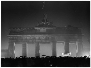 05 ôffnung des Brandenburger Tors, Berlin, 22. Dezember 1989 ∏ Barbara Klemm.jpg