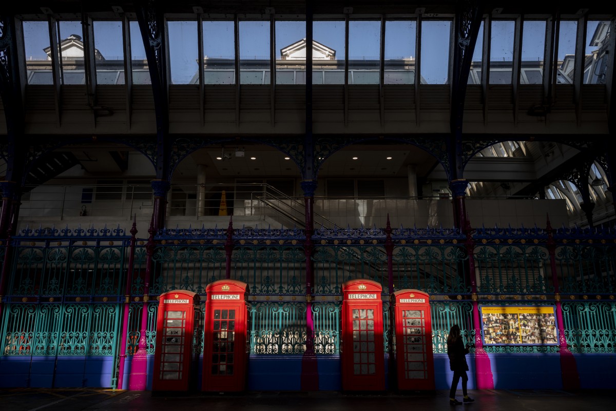 Philip Coburn - philcofoto / SMITHFIELD_RED_PHONE_BOXES_HI_RES_1 | LFI Gallery