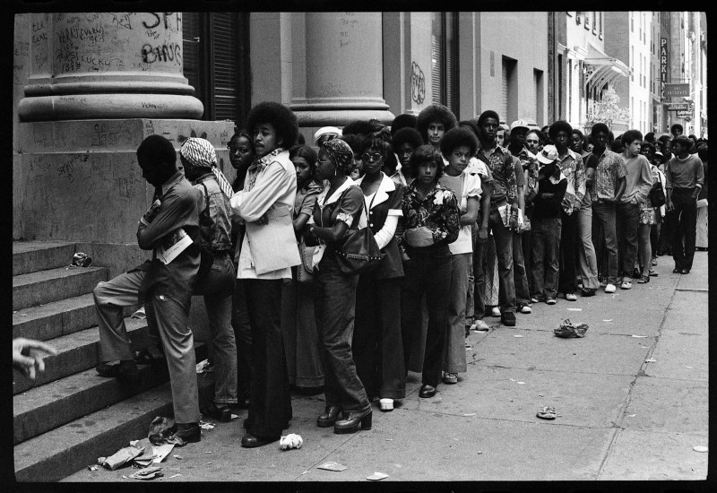 People in line 1973