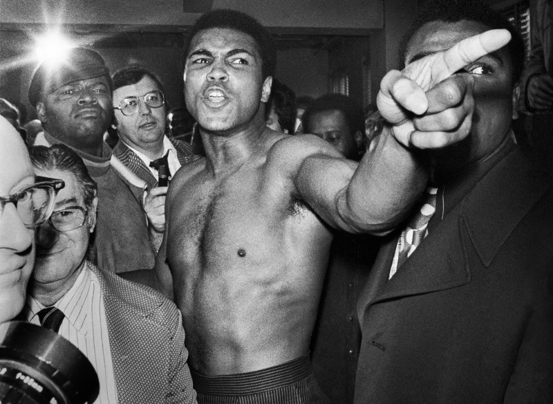 36 176 ★ Ali vs Frazier Ali pointing his finger 26 LAF105485 15 bis