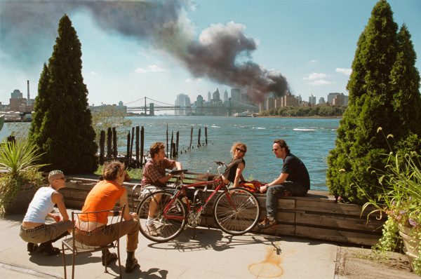 2_USA, New York, September 11, 2001. View from Brooklyn towards Brooklyn Bridge and downtown Manhattan_copyright Thomas Hoepker and Magnum Fotos