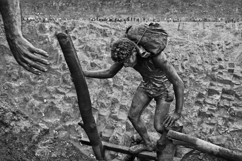 4_Sebastião Salgado, Gold Mine of Serra Pelada, Pará, Brazil, 1986, copyright Sebastião Salgado