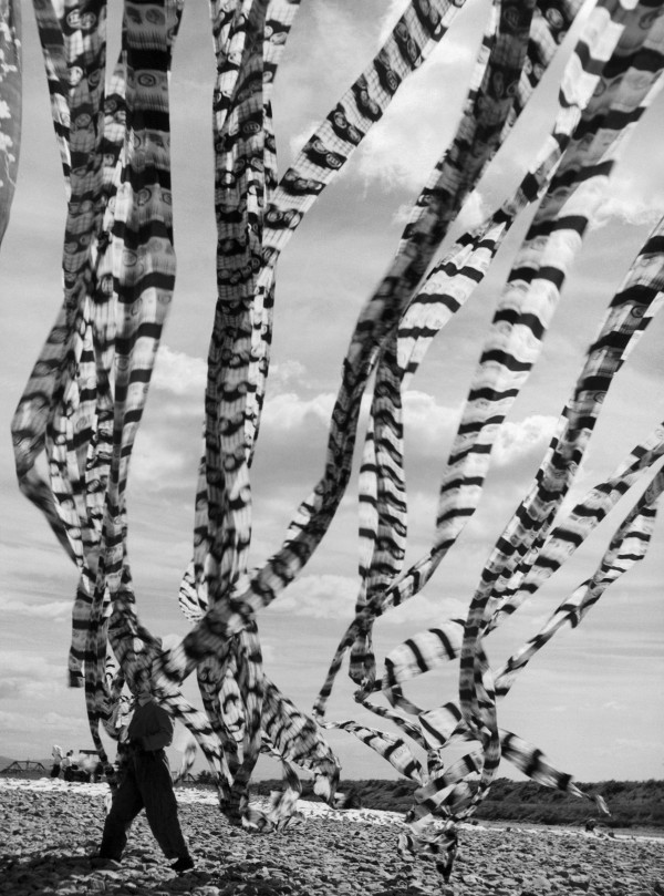 Silk drying, Kyoto 1951 ©Werner Bischof Estate, Magnum Photos