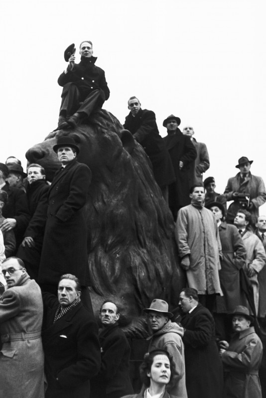 4_Henri Cartier-Bresson, Funérailles de George VI, Trafalgar Square, Londres, Angleterre, 21 février 1952 (c) Fondation Henri Cartier-Bresson : Magnum Photos