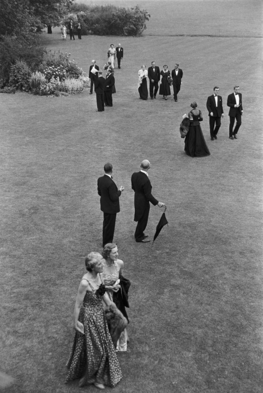 5_Henri Cartier-Bresson, Entracte. Centre musical, Glyndebourne, Angleterre, 1953 (c) Fondation Henri Cartier-Bresson : Magnum Photos