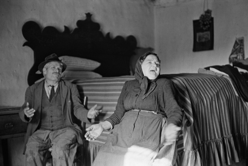 8_Henri Cartier-Bresson, Villaggio Timmari, près de Matera, Italie, 1951 (c) Fondation Henri Cartier-Bresson : Magnum Photos