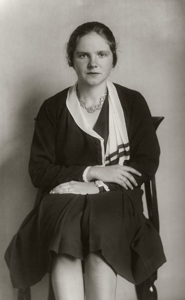 August-Sander-Photographin-um-1926-PSD-SKB-2012-6_rgb