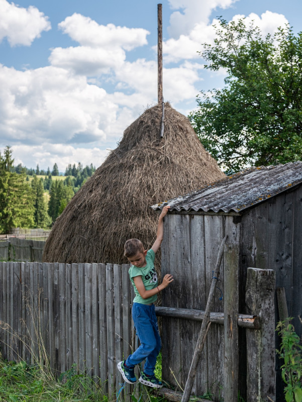 Haystacks-29