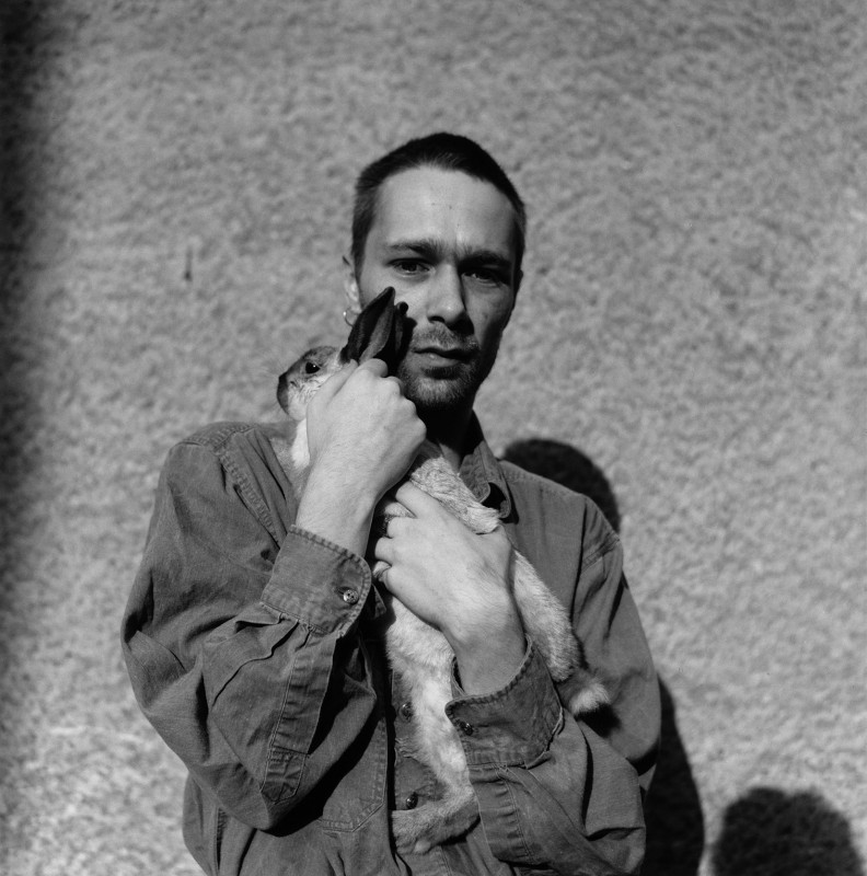 Carsten und Hase, 1996, aus der Serie Abwesende II, 1987-1996
