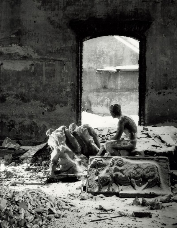 Herbert List  'Gipsabgüsse in der zerstörten Akademie der Künste, München 194546  Courtesy Johanna Breede