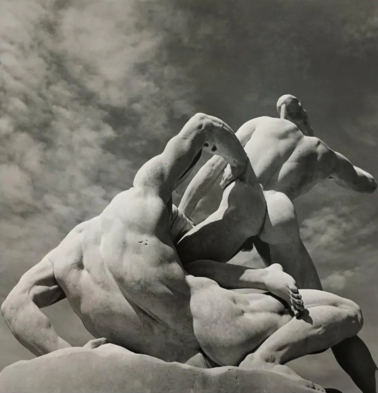 Herbert List  'Theseus und Minotauros in den Tuilerien' Paris 1936  Courtesy Johanna Breede
