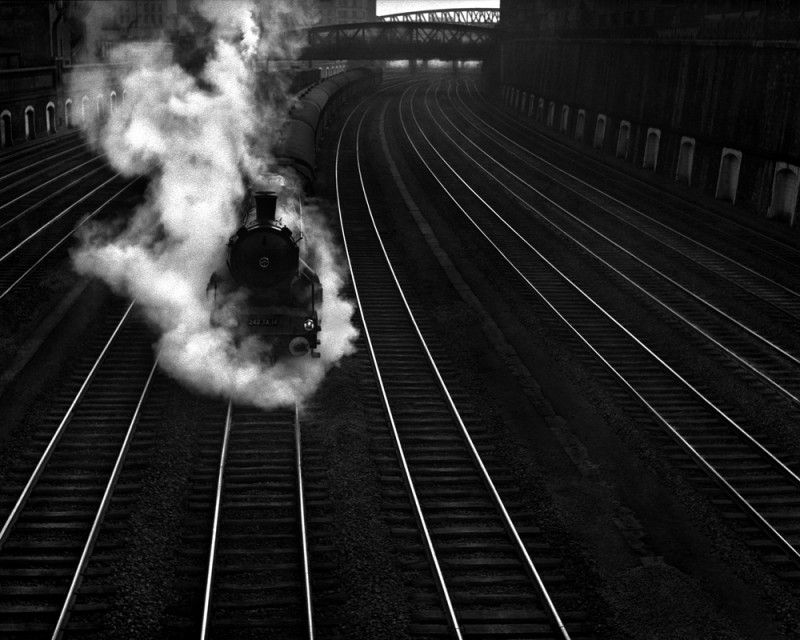 Magie-der-Schiene(#394)-1949-©René-Groebli-Courtesy-of-Bildhalle