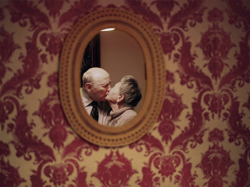 HZ26_AUS Multim_12LaurenFleishman_KissinLowRes