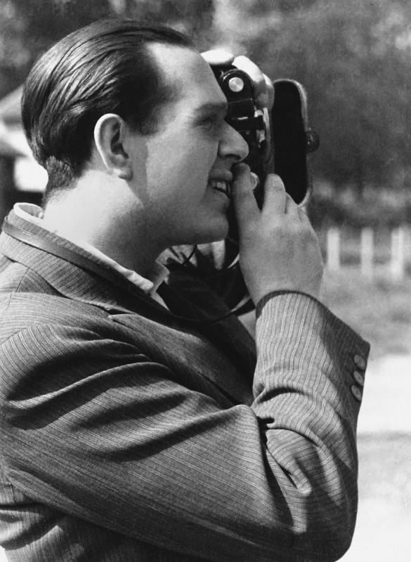 01_Fred with Leica 1937_72dpi