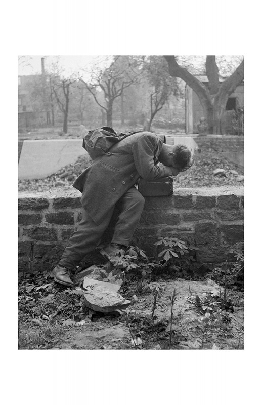 3_Defeated soldier, Frankfurt, Germany, 1947 ©Tony Vaccaro Courtesy Monroe Gallery 
