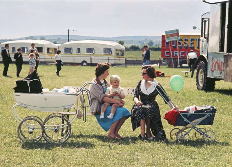 83 Visiting families at the ground of Ireland´s National Circus, Ireland, 1974