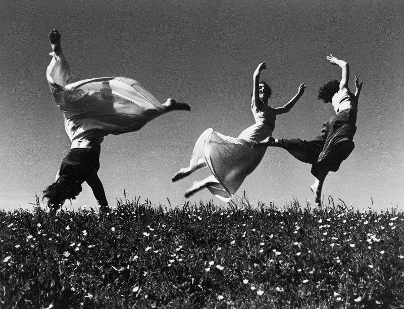 Hannes_Kilian_Drei Mädchen auf einer Frühlingswiese_1938