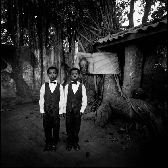 4_Alberto Venzago, Zwillinge sind das höchste Glücksgefühl, Ouidah, Benin 2002, copyright Albert Venzago