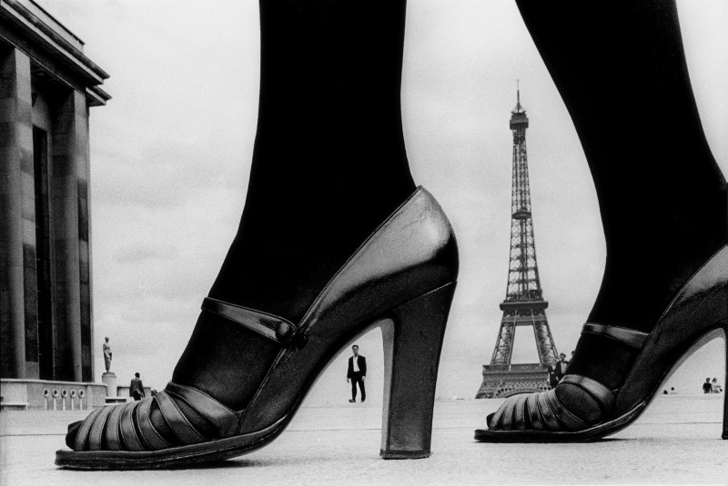 06_©FrankHorvat_1974_Paris_for STERN_shoes_and_Eiffel_Tower