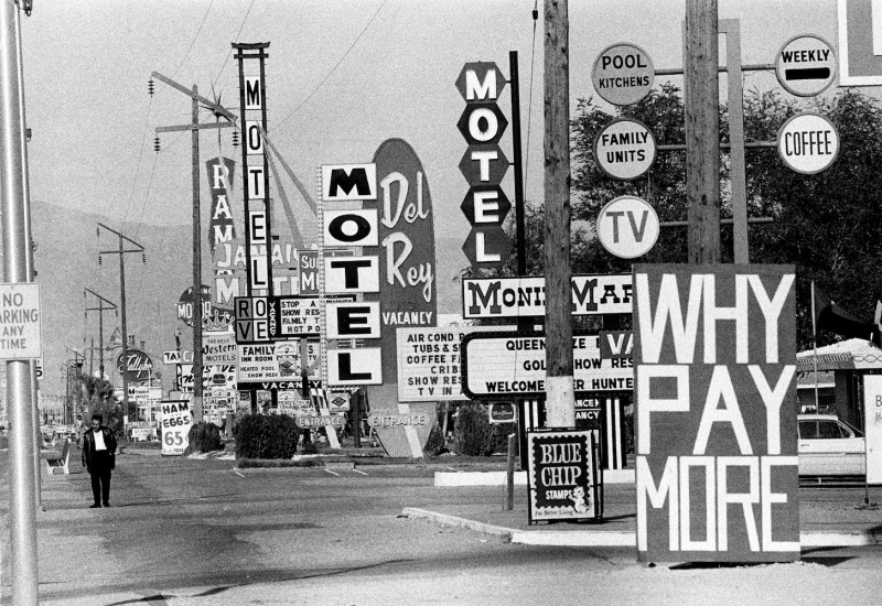 ©Thomas Hoepker  Magnum Photos, 1963, USA, Reno, Nevada, 1963. Main road
