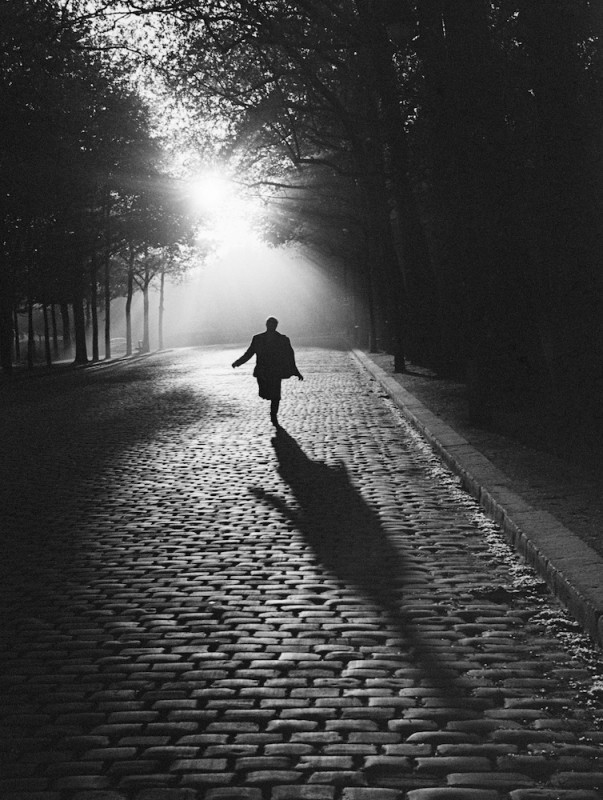 1953. L'uomo che corre (Hugh). Parigi, Francia © Sabine Weiss