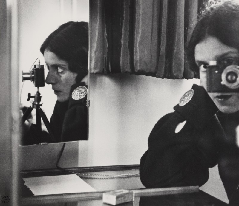 1_Ilse Bing_Self-Portrait with Leica_1931