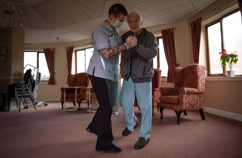 3_SWNS_CAREHOME_FRONTLINE_64