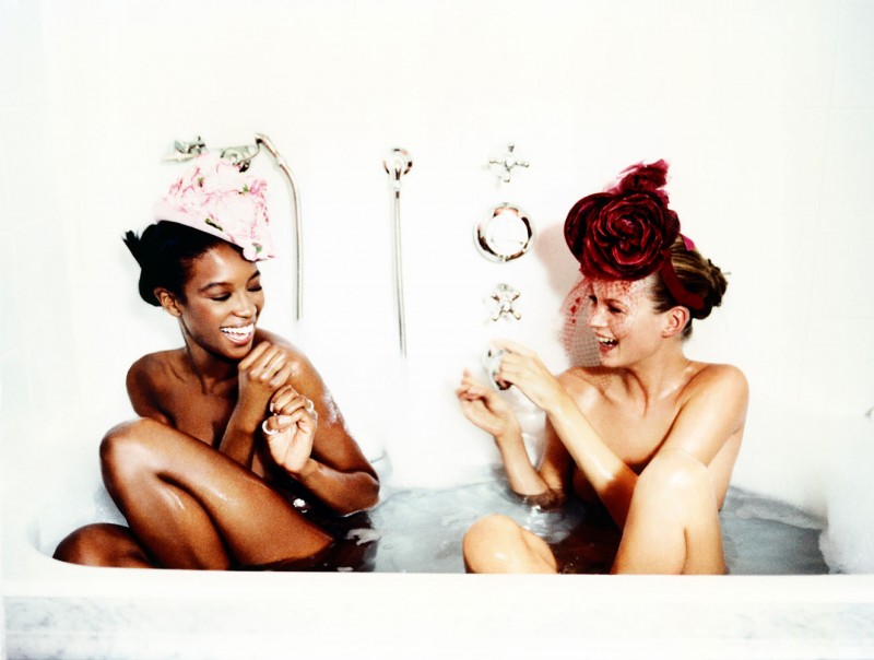 1_Ellen-von-Unwerth---Bathtub,-Naomi-Campbell-and-Kate-Moss-(for-Vogue-US),-1996-©-Ellen-von-Unwerth_web