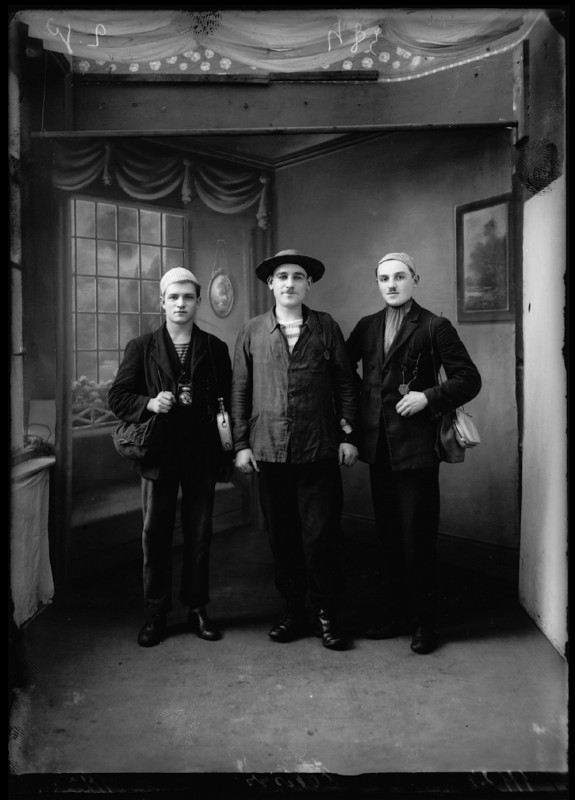3_Portrait de trois hommes en tenue de mineurs de fond - Kasimir ZGORECKI - 1927 © adagp CRP Hauts-de-France