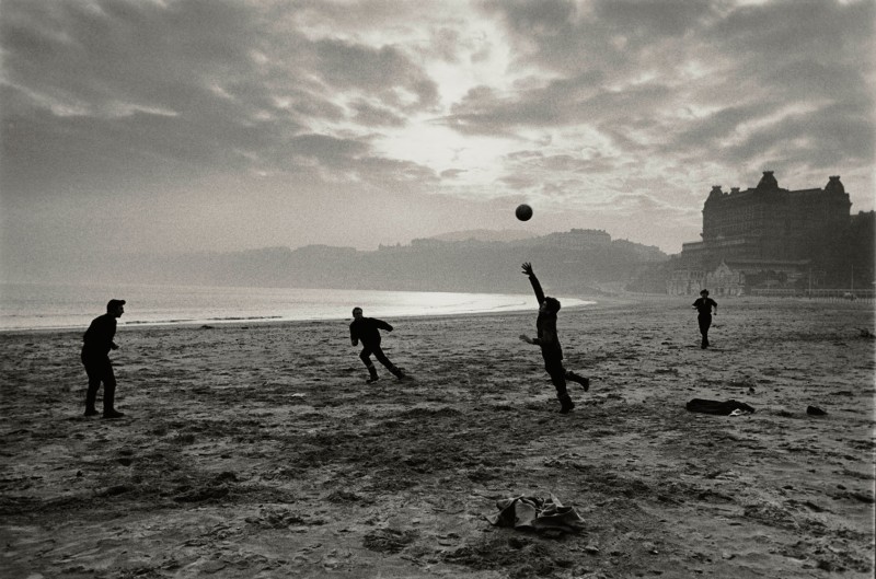 3_Fisherman-Playing-during-their-Lunch-Break,-Scarborough,-Yorkshire,-1967-©-Don-McCullin_web