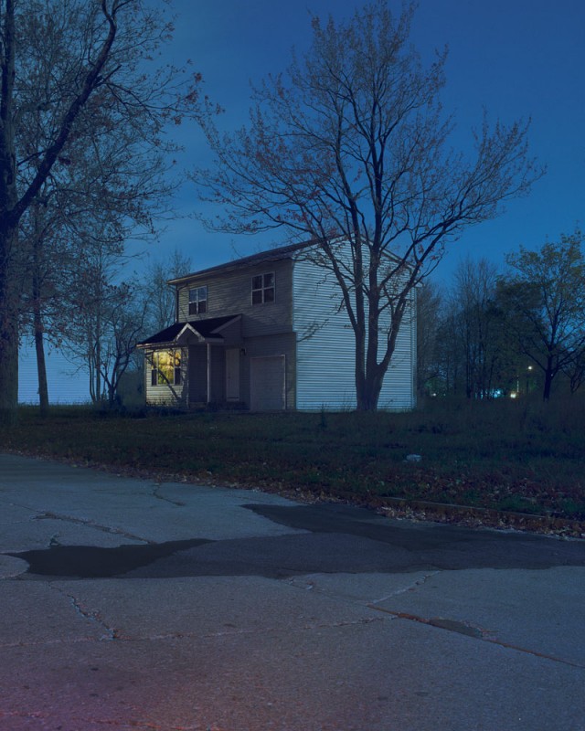 Todd-Hido,-#2319-b,-1999-From-the-series-House-Hunting.-Courtesy-Galerie-Les-filles-du-calvaire_web
