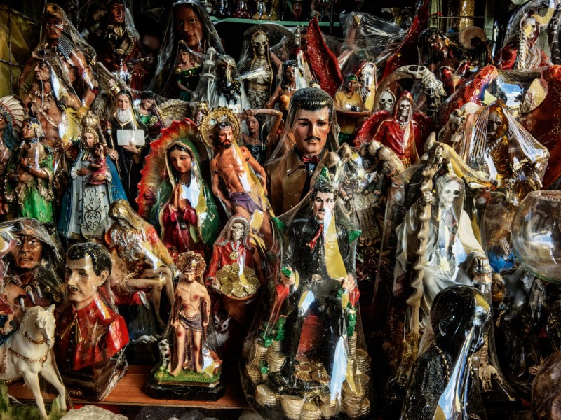Pieter-Hugo_Saints-and-effigies,-Mexico-City,-2019,-Pigment-print,-©Pieter-Hugo,-courtesy-PRISKA-PASQUER,-Cologne_web