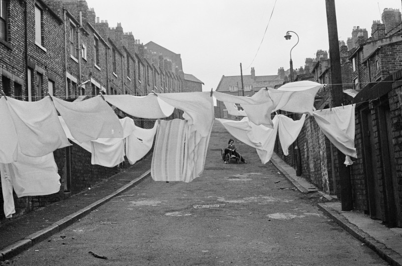 Martine-Franck_Quartier-de-Byker--Newcastle-upon-Tyne--Royaume-Uni--1977-(C)-Martine-Franck--Magnum-Photos_web