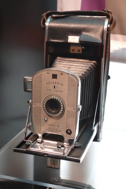 Polaroid_Land_Camera_Model_95_-_MIT_Museum_-_DSC03766