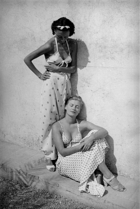 Nusch Eluard and Lee Miller, Mougins, France, 1937, Kopie