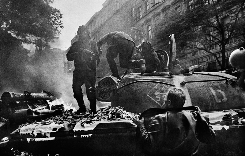 Prague-Invasion-Czeschoslovakia-Augus-1968-C-Josef-Koudelka-Magnum-Photos