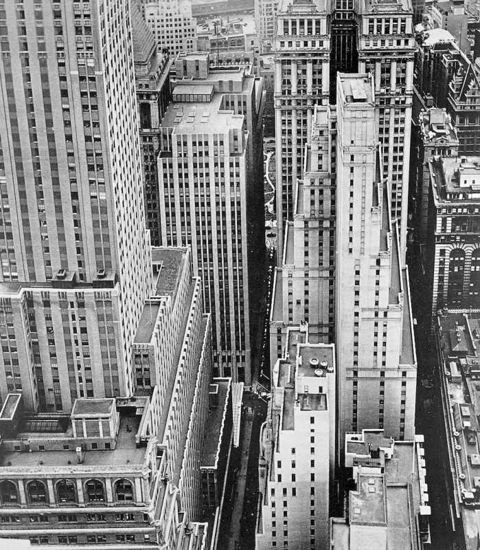 Feininger_Finanzbezirk, Pine Street, New York, 1940