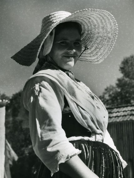 Alfred Ehrhardt, Junges Mädchen aus Nordwest-Spanien, 1951, © bpk : Alfred Ehrhardt Stiftung
