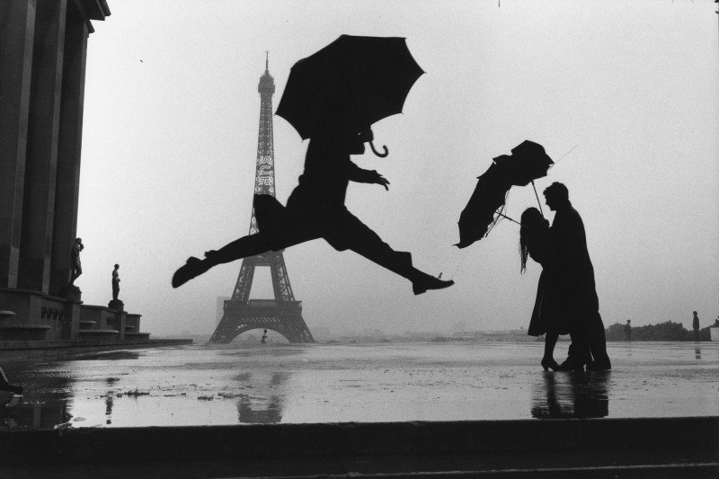 07 Eiffel Tower 100th anniversary, Paris, France 1989 © Elliott Erwitt_MAGNUM PHOTOS
