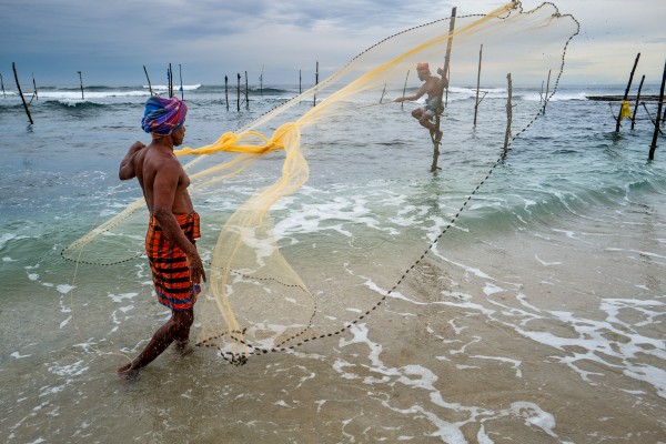 Ali-Khataw---Sri-Lanka-Stilt-Fishermen2