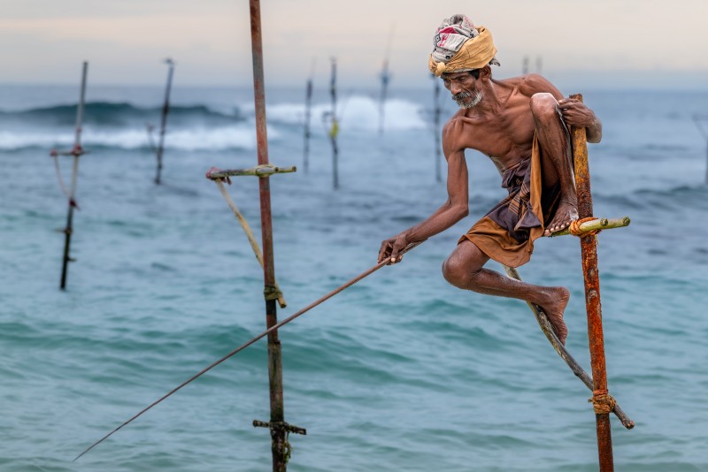Ali-Khataw---Sri-Lanka-Stilt-Fishermen8