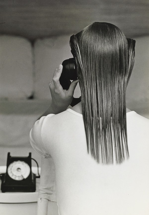 1_Helmut Newton, Model Lisa Taylor, Vogue, 1975, copyright Helmut Newton Foundation, courtesy Condé Nast