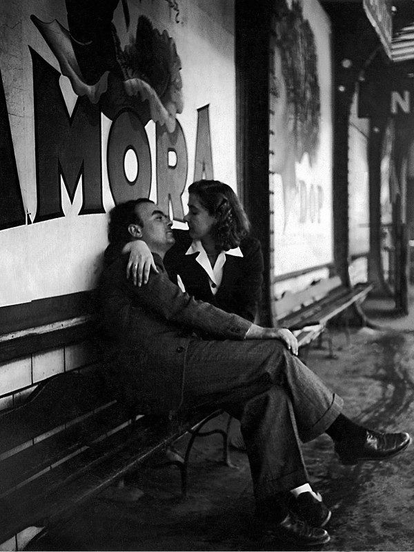 René Groebli – Paris, Metro Station, 1949 #666 courtesy Buchkunst Berlin