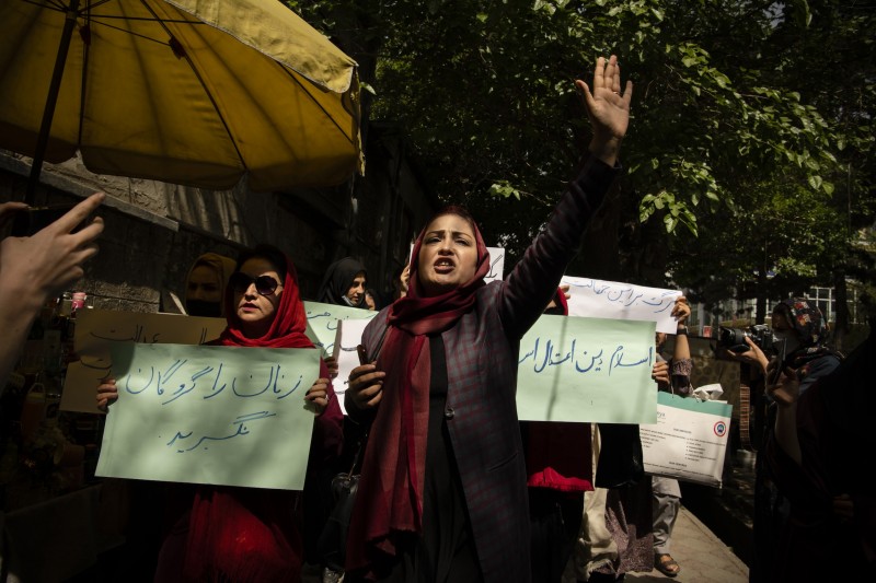 Hayeri_NYT_WomenProtestors_Afghanistan_0036