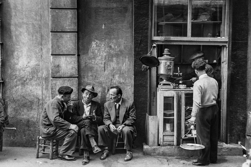 06. Ara Güler, Beyoğlu, Istanbul, 1955. Courtesy: Ara Güler Museum